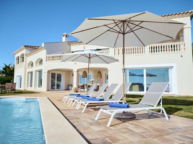 Villa Luna Suites gallery image 4