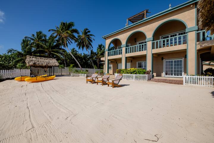 Beachfront Close to Secret Beach Kayaks Bikes Pool gallery image 4