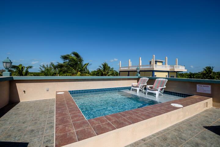 Beachfront Close to Secret Beach Kayaks Bikes Pool gallery image 3