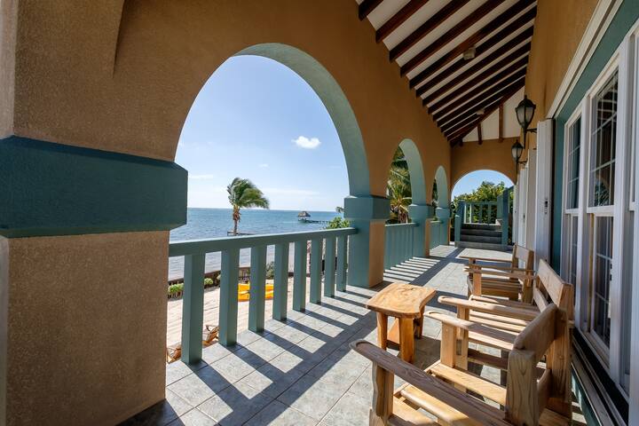 Beachfront Close to Secret Beach Kayaks Bikes Pool gallery image 2