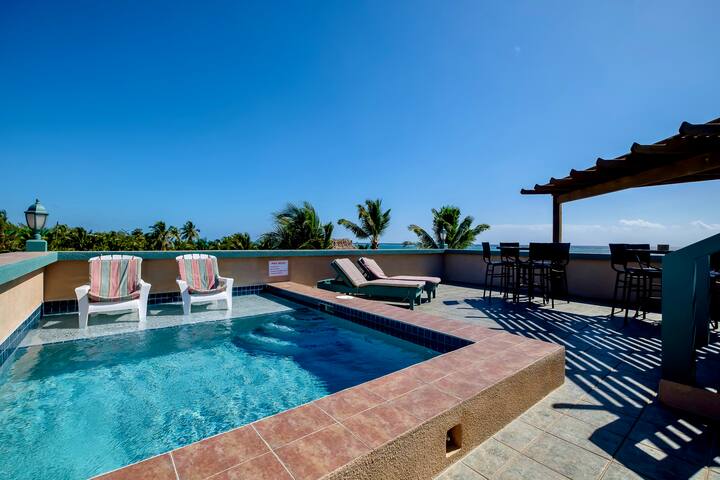 Beachfront Close to Secret Beach Kayaks Bikes Pool gallery image 5