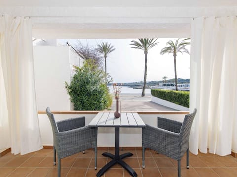 Villa Gavines down front sea view