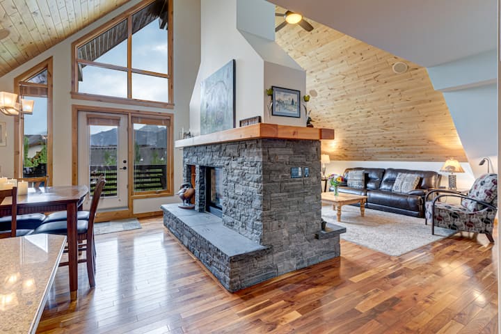 Incredible Three Sisters View! 3 Bedroom Penthouse