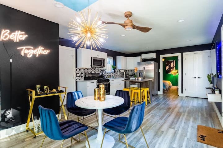 Two-Home 3rd St – Estate 6th Street – 4 min walk