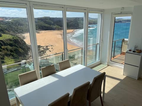 Airbnb con mejor rendimiento: Sunset apartment with a view of Playa de Los Locos en Suances