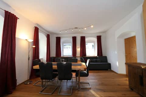 Erfolgreiche Airbnb-Immobilie: Apartment in Fügen near the Spieljochbahn in Fügen