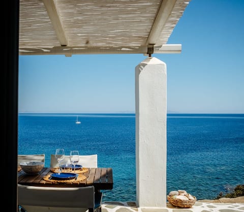 #HH03 Seafront villa overlooking Chrysopigi