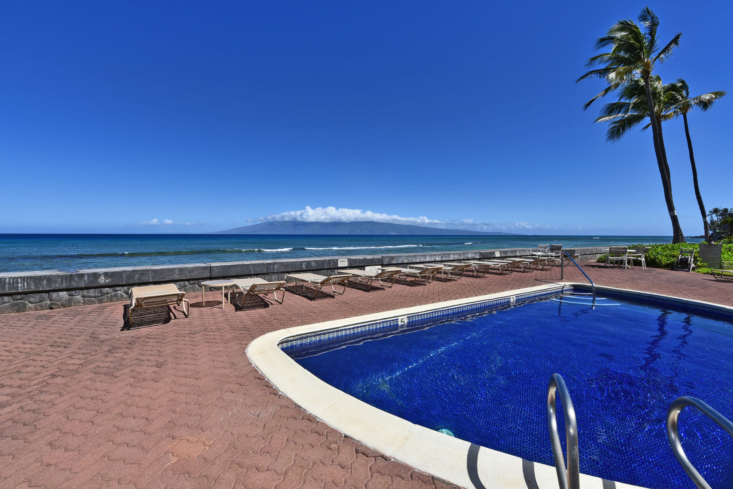Condo in Lahaina · ★4.86 · 2 bedrooms · 3 beds · 2 baths - Image 4