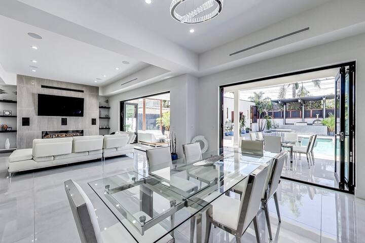 Stylish LA Villa: Pool, Spa & Outdoor Kitchen gallery image 4