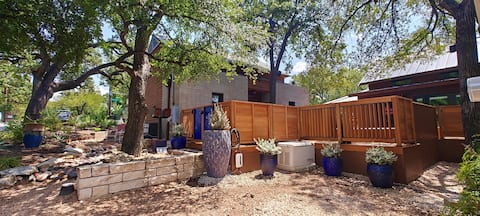 Popular Airbnb listing: Modern Guest House - EV charger. Great Location in Old West Austin
