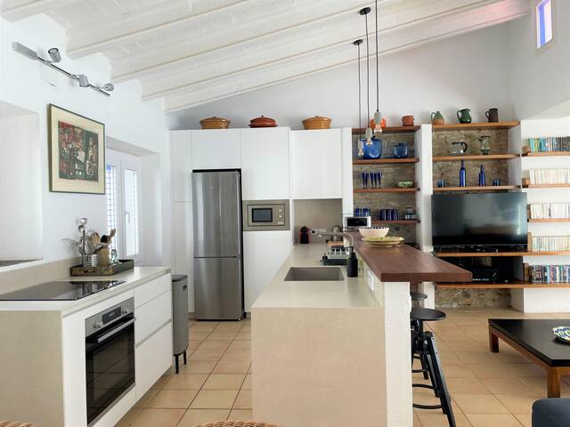 palau – great townhouse with fantastic sea views gallery image 3