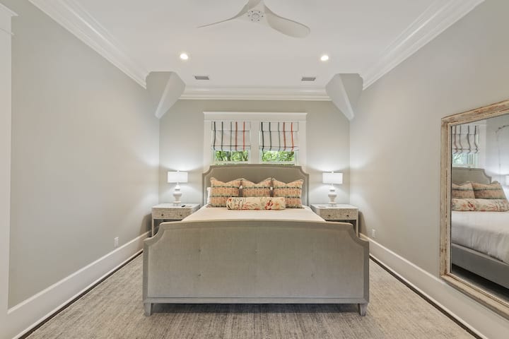 Bedroom 5 - King - TV - Private Bathroom - Second Floor