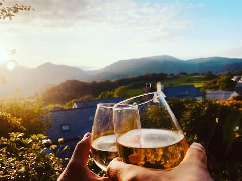 Stunning mountain-view!