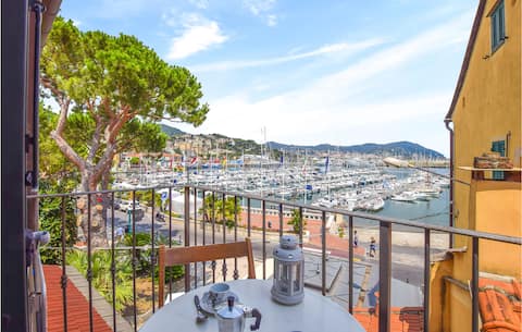 Amazing apartment in Imperia with WiFi