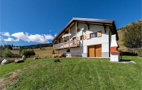 Cozy home in Castello Tesino with WiFi