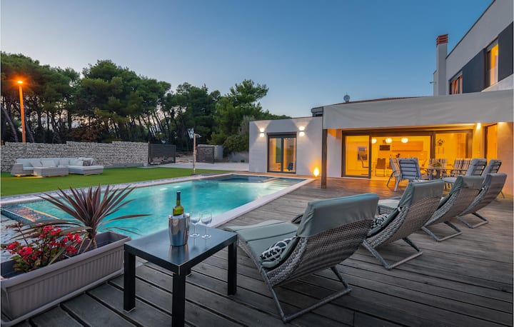 Luxurious Home In Medulin - Medulin