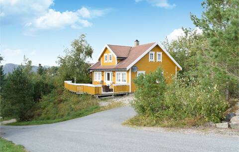 Amazing home in Lindesnes with Sauna and 4 Bedrooms