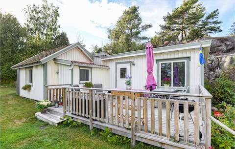 Cozy home in Strömstad with WiFi