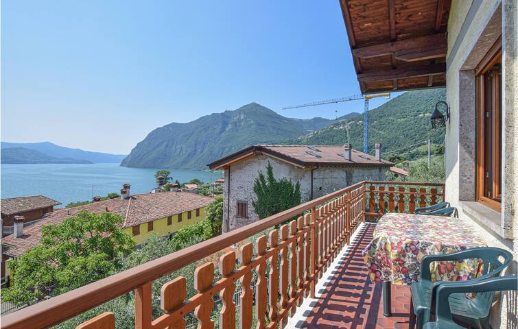 Lovely apartment in Riva di Solto gallery image 5