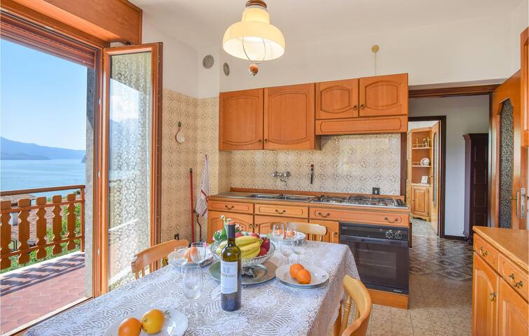 Lovely apartment in Riva di Solto gallery image 3