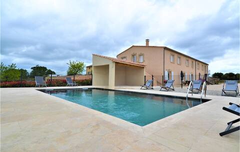 Awesome home in Méjannes-le-Clap with kitchen