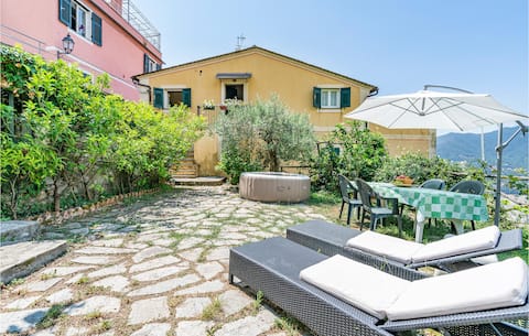 Awesome home in Moneglia with kitchen