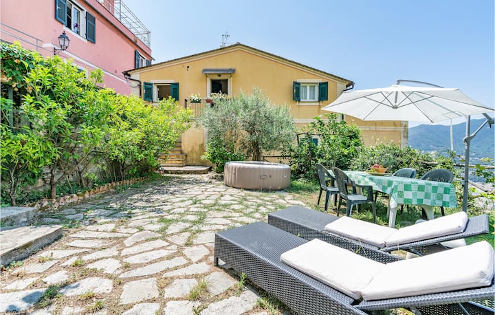 Beach front home in Moneglia with WiFi