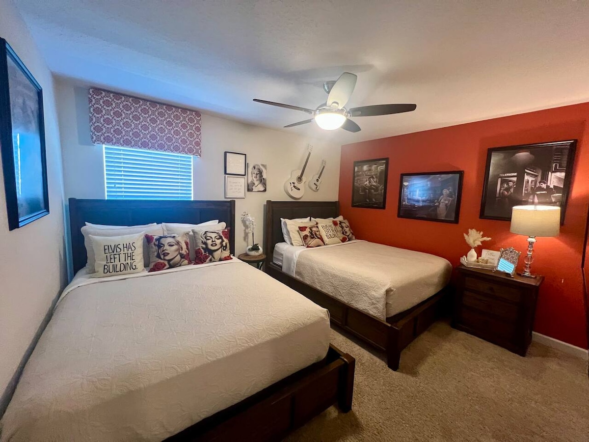Marilyn Monroe & Elvis Room2 comfortable double beds, bedroom sleeps 4