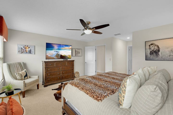 Primary bedroom #2 with king size bed, walk in closet and ensuite