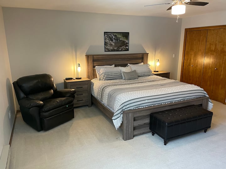 גם ארון ענק! (זה רק חצי ממנו)