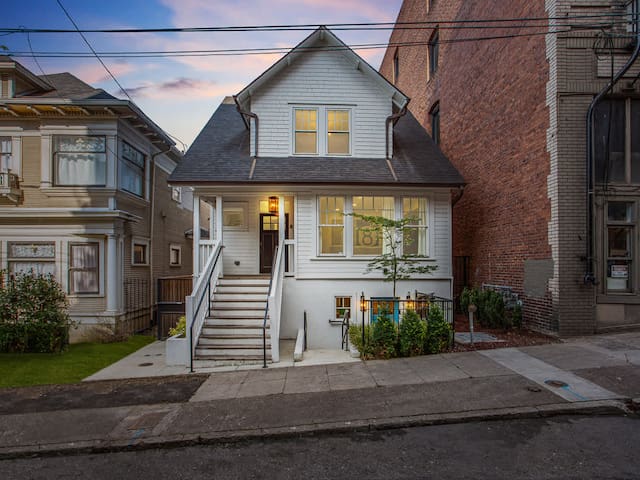 Massive 7BR – Nob Hill – NW 23rd – Sleeps 14