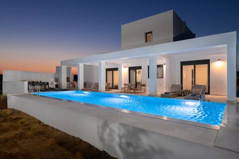 Seasand Villa, 4 Bedrooms, 150m from the beach