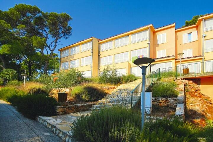 Elegant Resort Stay For 4 In Jelsa - Jelsa