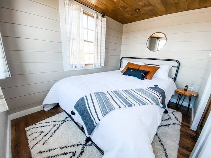 Master bedroom (on main floor)