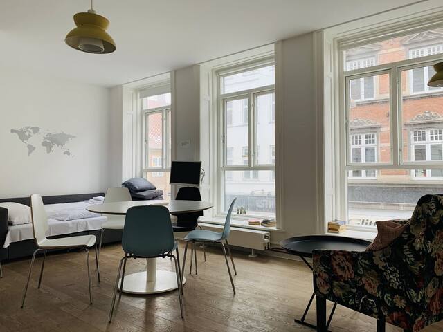 Købmagergade – Copenhagen Downtown – Close To Ever gallery image 2
