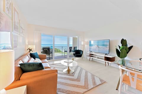Gorgeous Oceanside Oasis w/ Pool & Balcony!