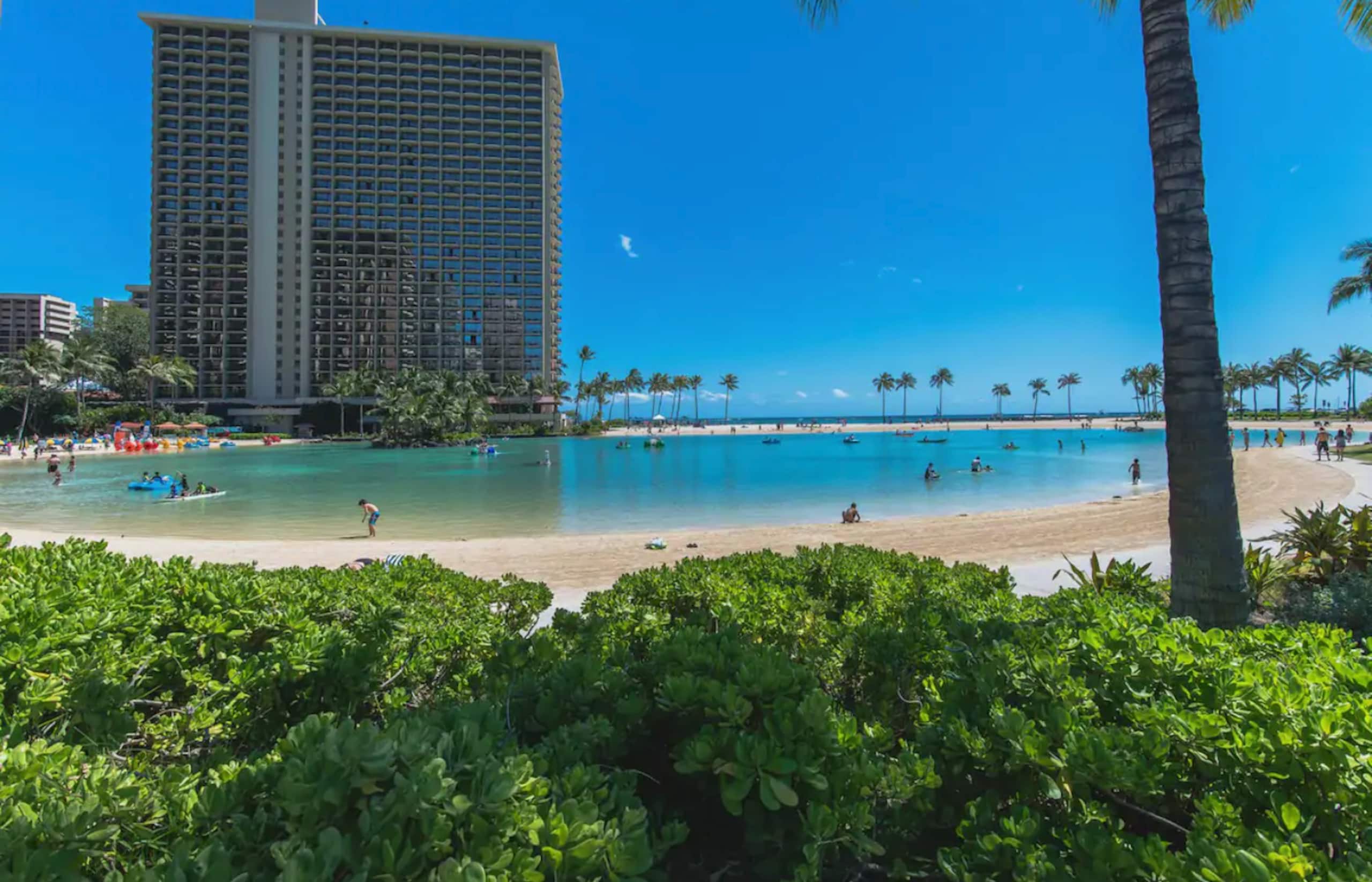 Condo in Honolulu · ★4.79 · Studio · 1 bed · 1 private bath - Image 24