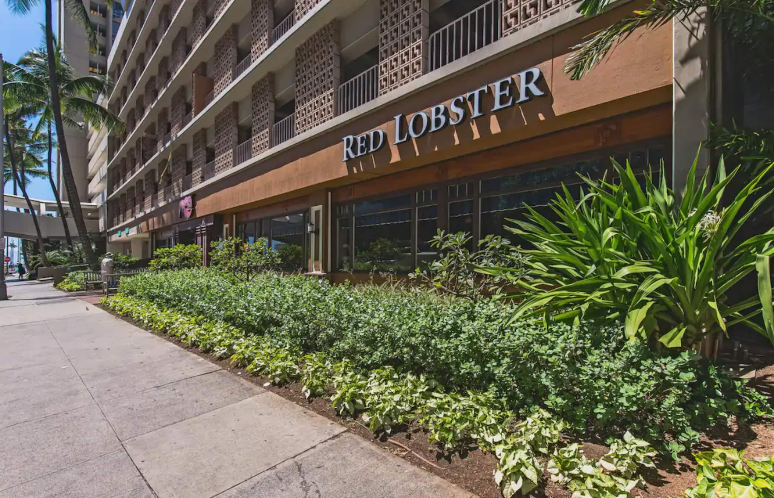 Condo in Honolulu · ★4.79 · Studio · 1 bed · 1 private bath - Image 21