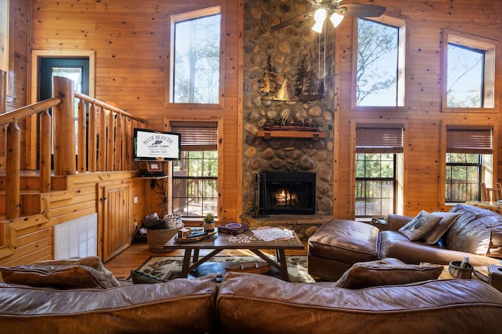 2br Cabin Retreat With Hot Tub And Stocked Pond - Broken Bow, OK