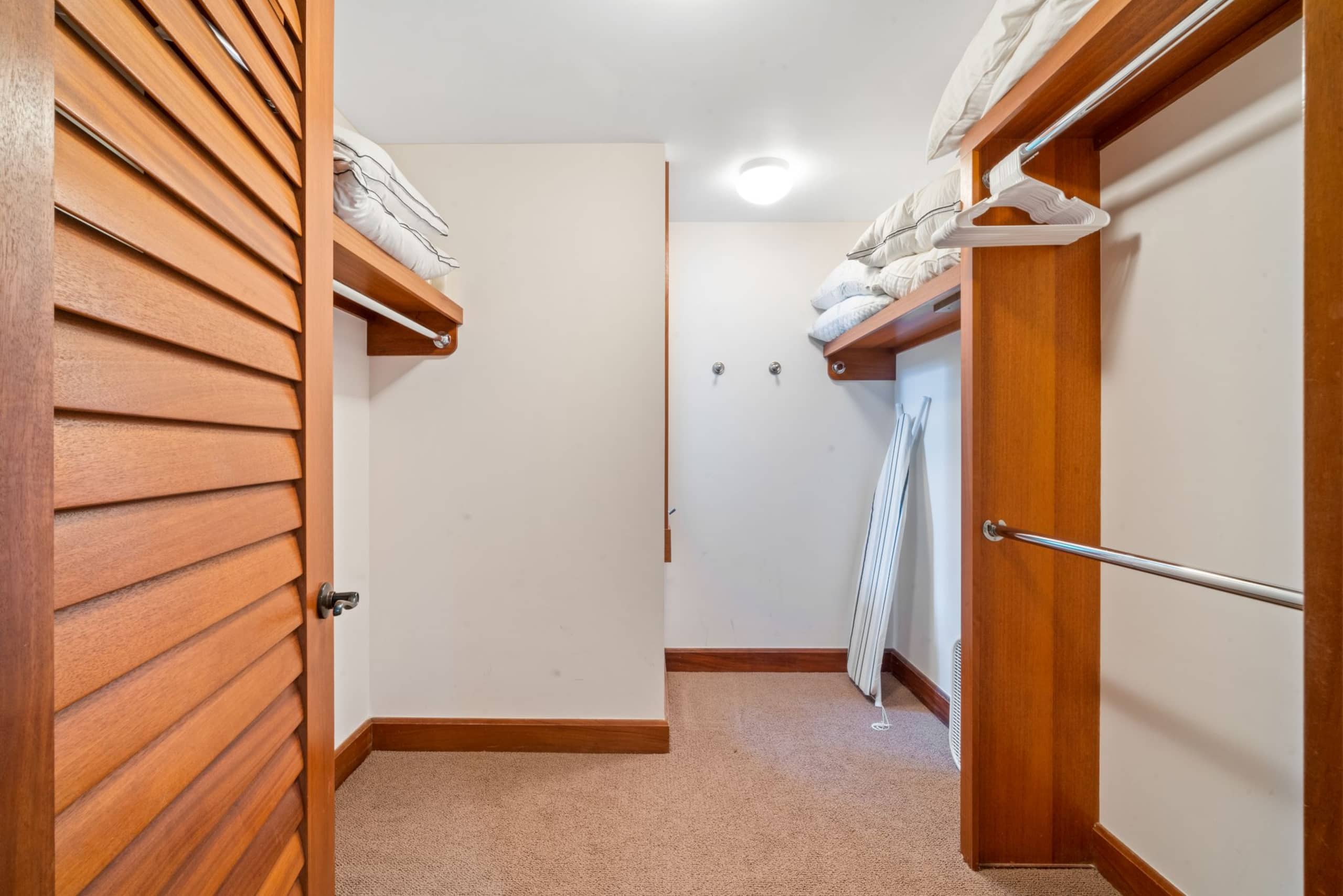Condo in Kailua-Kona · ★4.83 · 3 bedrooms · 4 beds · 3.5 baths - Image 19