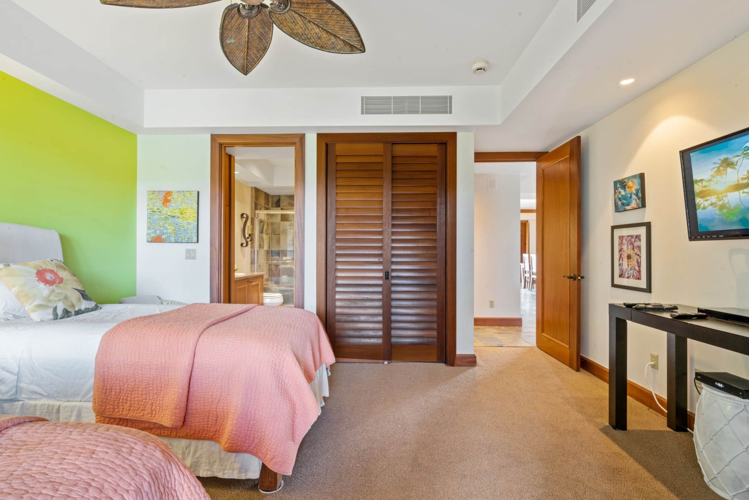 Condo in Kailua-Kona · ★4.83 · 3 bedrooms · 4 beds · 3.5 baths - Image 35