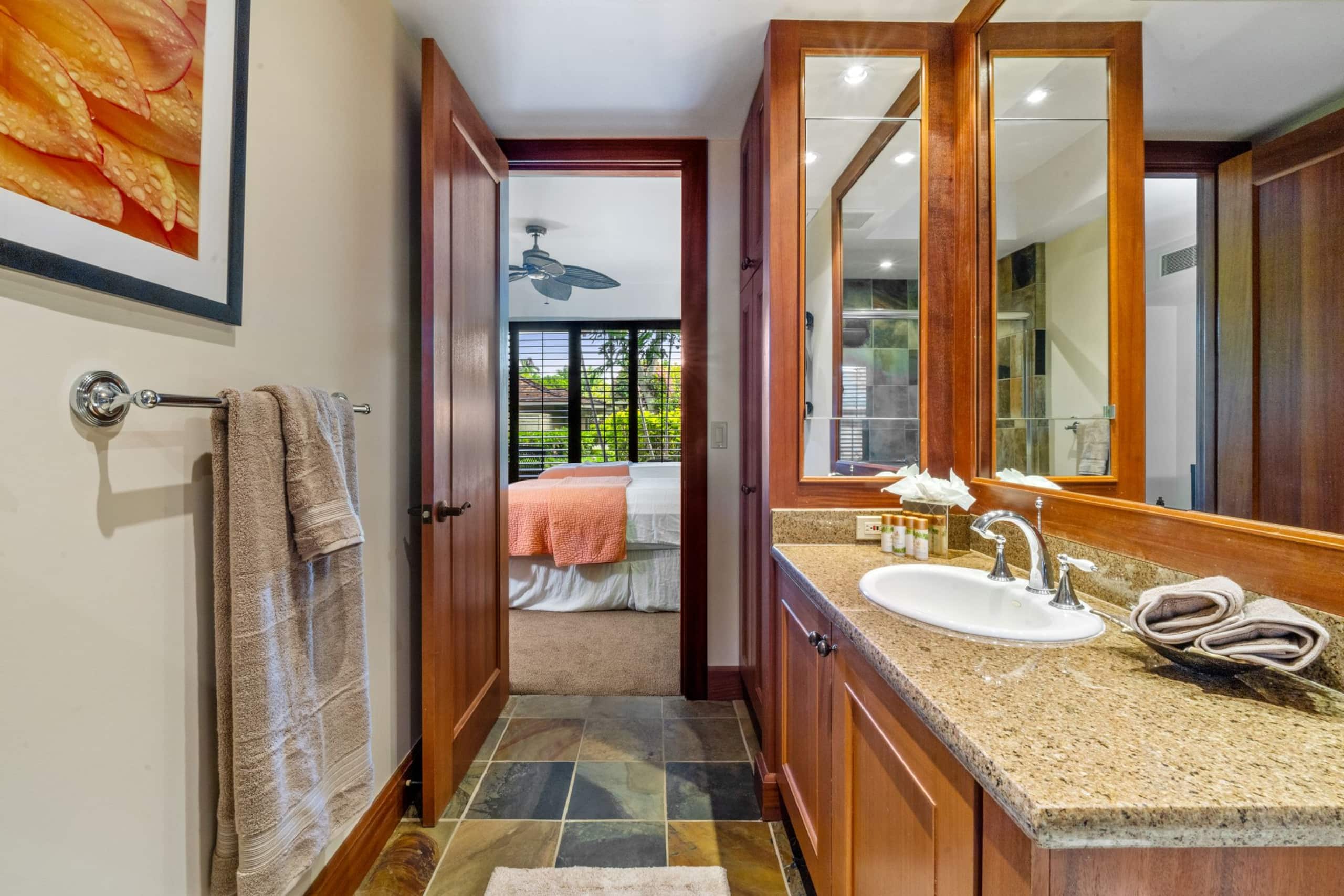 Condo in Kailua-Kona · ★4.83 · 3 bedrooms · 4 beds · 3.5 baths - Image 36