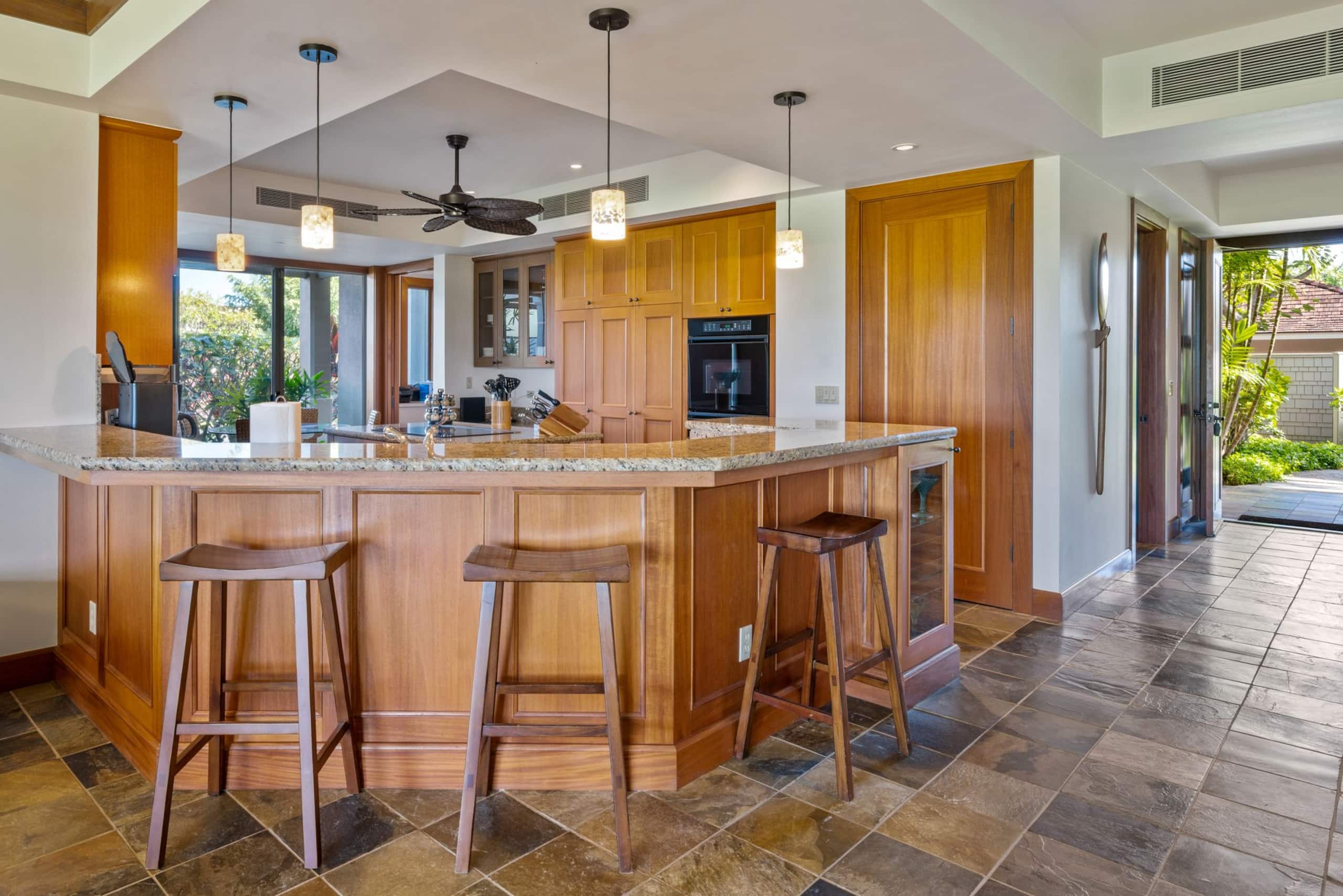 Condo in Kailua-Kona · ★4.83 · 3 bedrooms · 4 beds · 3.5 baths - Image 14