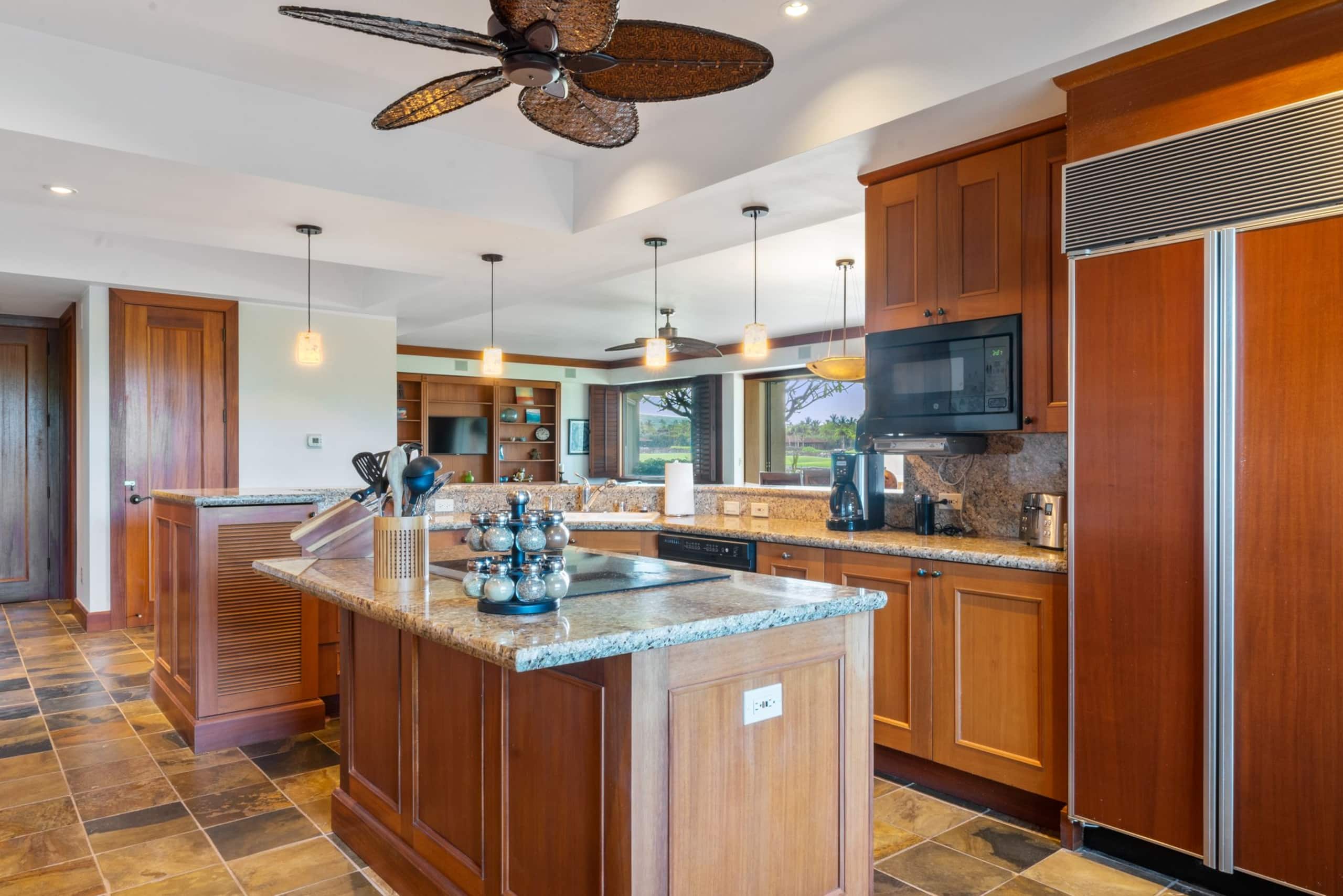 Condo in Kailua-Kona · ★4.83 · 3 bedrooms · 4 beds · 3.5 baths - Image 11