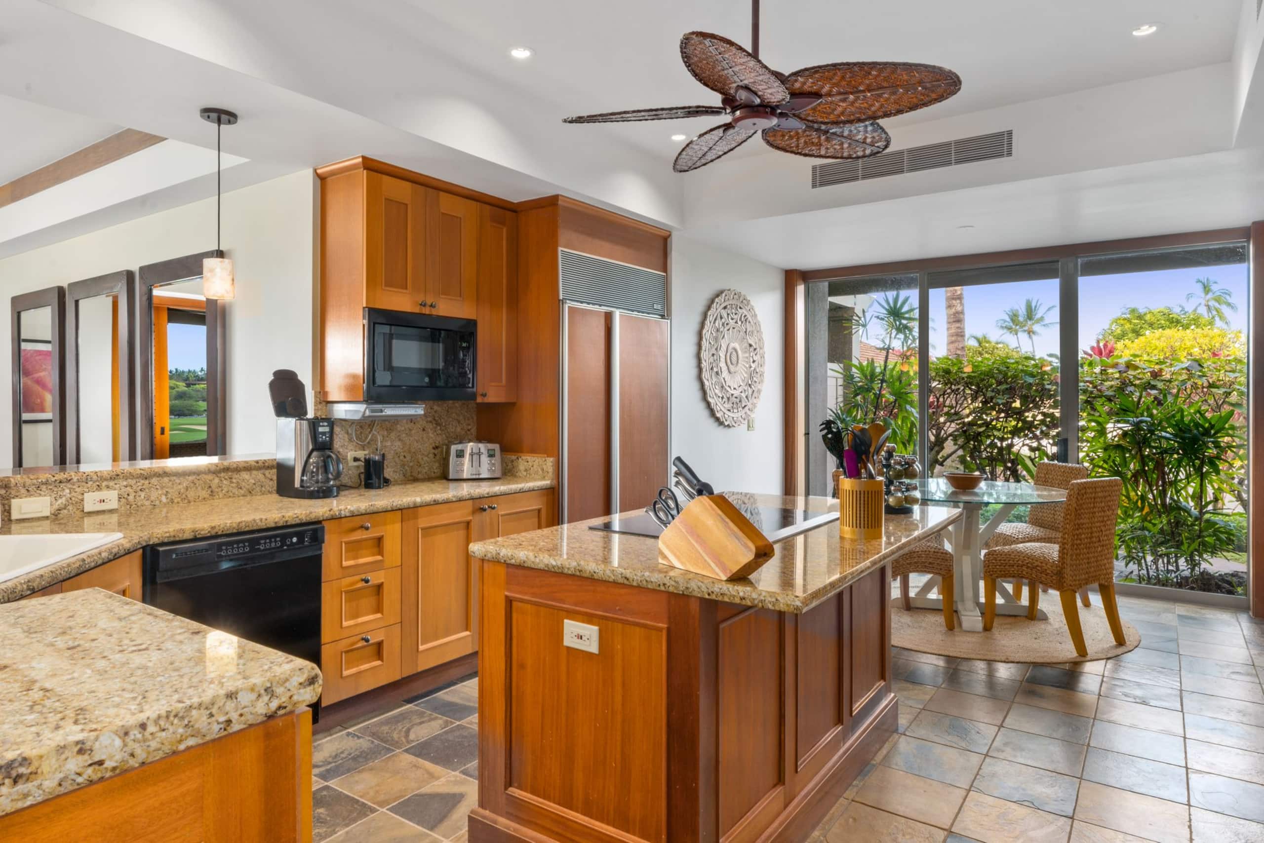 Condo in Kailua-Kona · ★4.83 · 3 bedrooms · 4 beds · 3.5 baths - Image 10