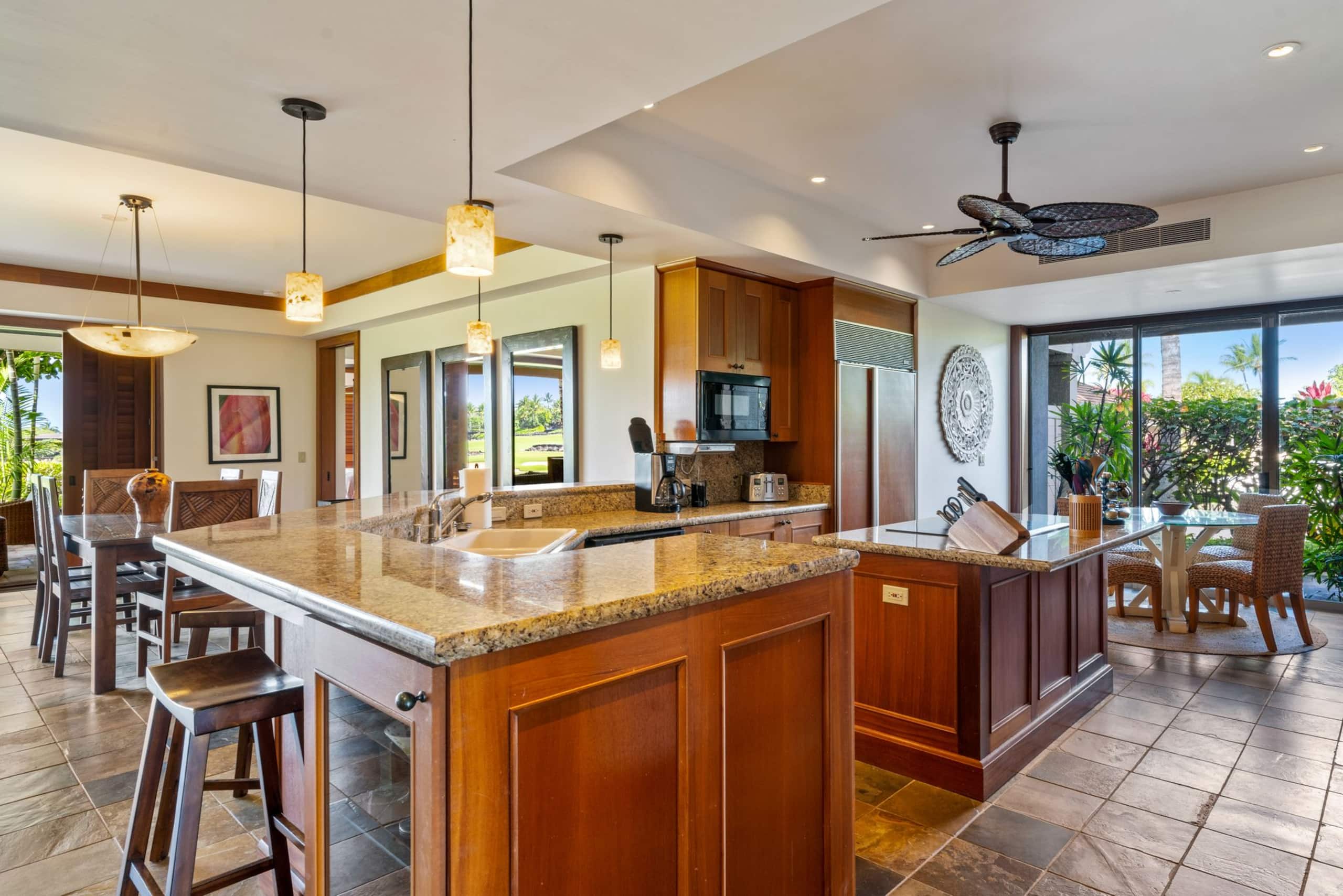 Condo in Kailua-Kona · ★4.83 · 3 bedrooms · 4 beds · 3.5 baths - Image 9