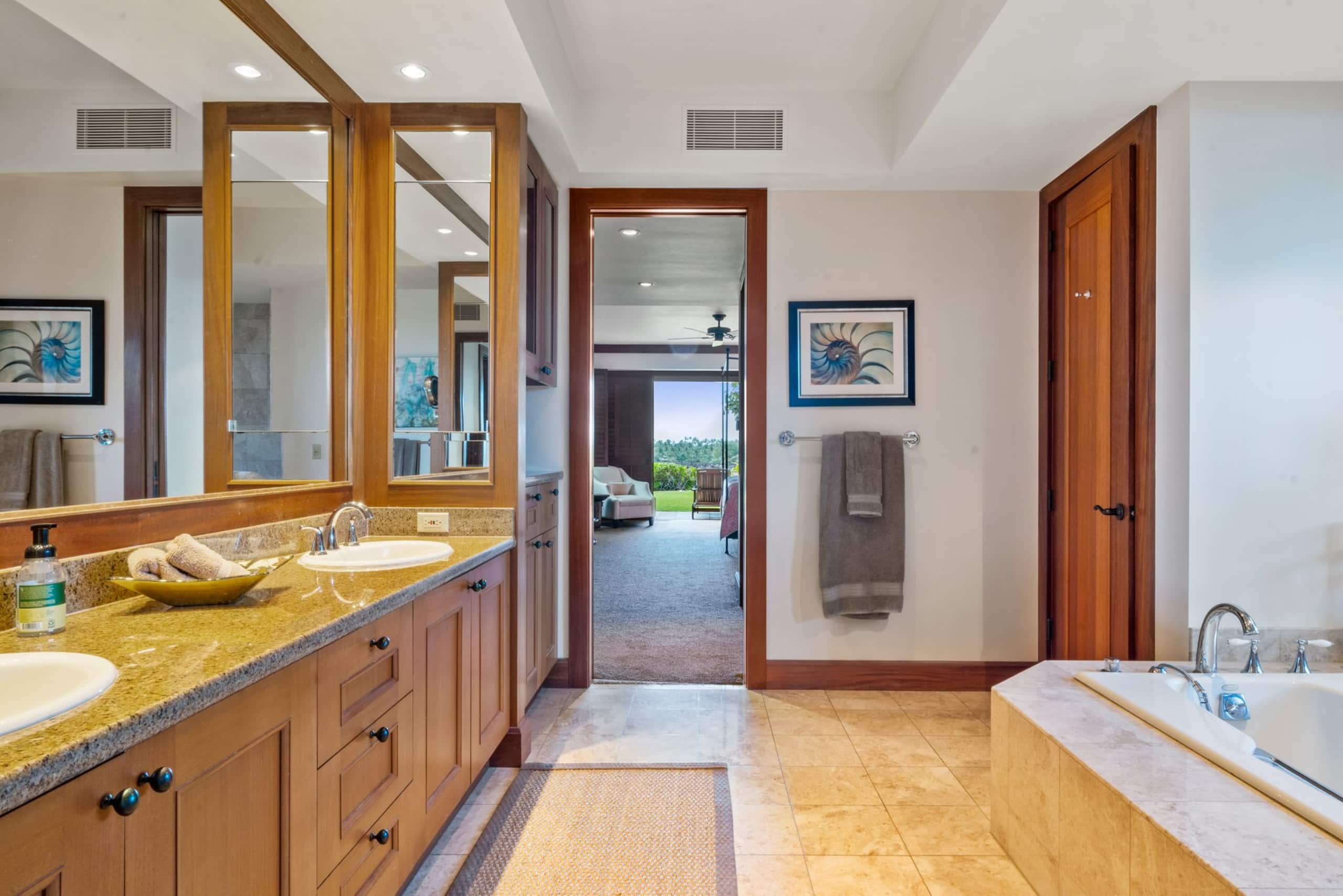 Condo in Kailua-Kona · ★4.83 · 3 bedrooms · 4 beds · 3.5 baths - Image 30