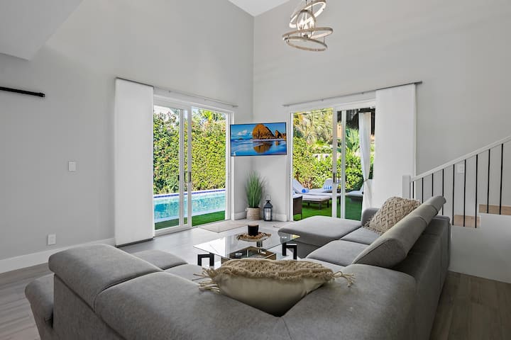 Luxury Bungalow Steps to Beach | Heated Pool