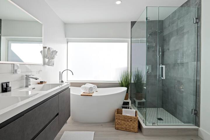 Luxury Bungalow Steps to Beach | Heated Pool gallery image 4