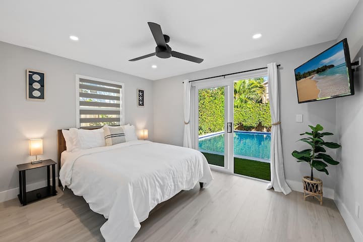 Luxury Bungalow Steps to Beach | Heated Pool gallery image 3